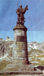 Монумент Святому Бернару на итальянской стороне перевала